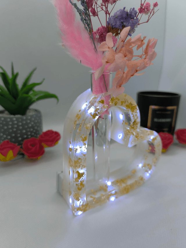 Vase coeur lumineux feuilles d'or 