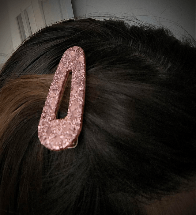Barrette à cheveux triangle rose gold pailleté 