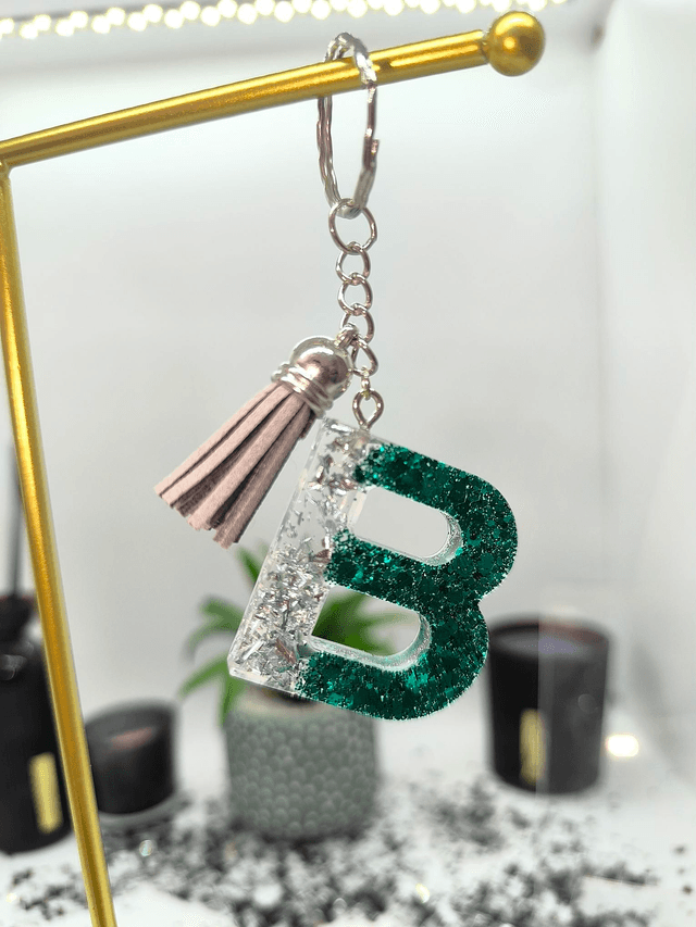 Porte clés initiale "B" bleu vert pailletté et feuilles argentées 
