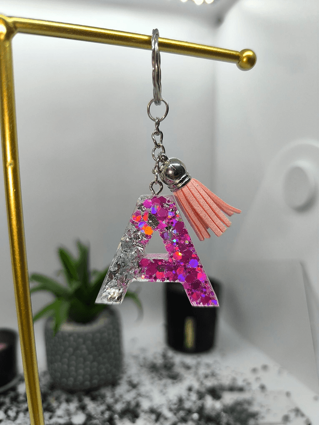Porte clés initiale "A" rose pailletté et feuilles argentées 