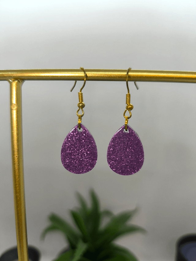 Boucles d'oreilles goutte mauve pailletté 