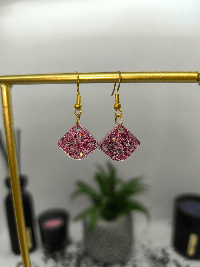 Boucles d'oreilles triangle rose pailletté 