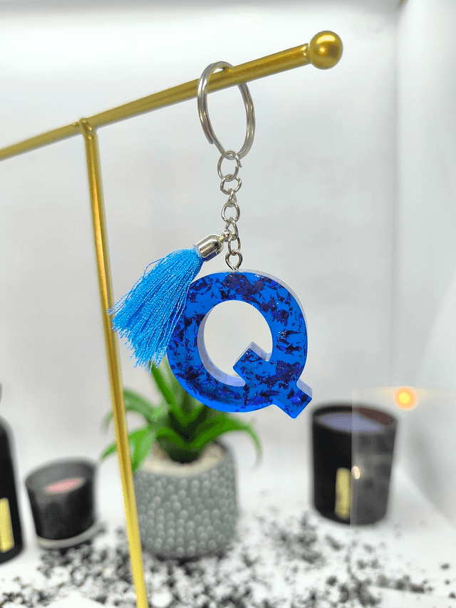 Porte clés initiale "Q" bleu nuit et feuilles bleu 