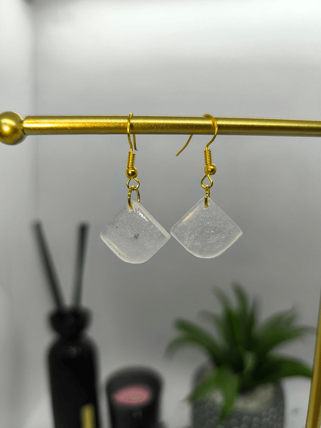 Boucles d'oreilles triangle blanc nacré 