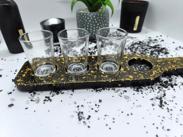 Planche à shooters noir feuilles d'or et paillettes dorées 