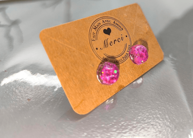 Petites boucles d'oreilles ronde rose pailletté 