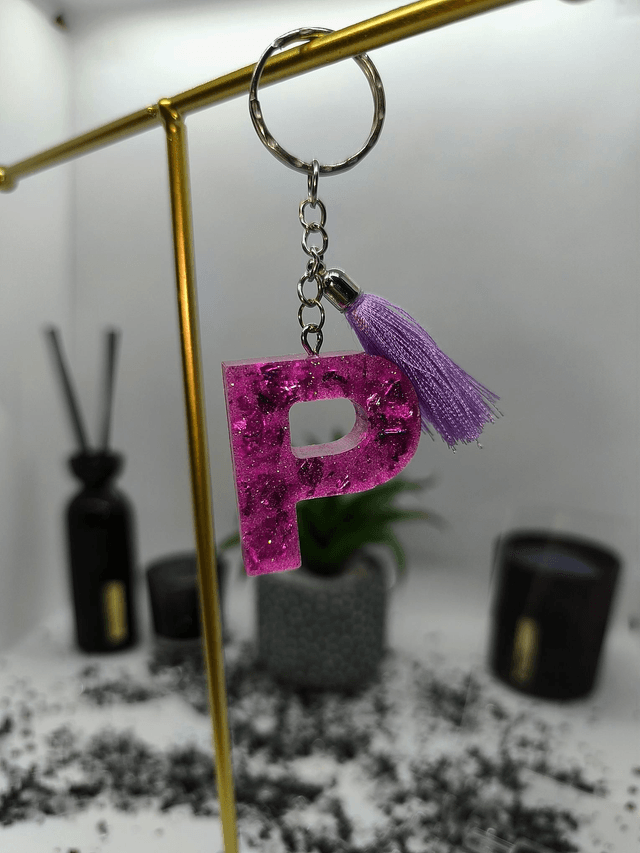 Porte clés initiale "P" pailleté rose et feuilles fuschia 