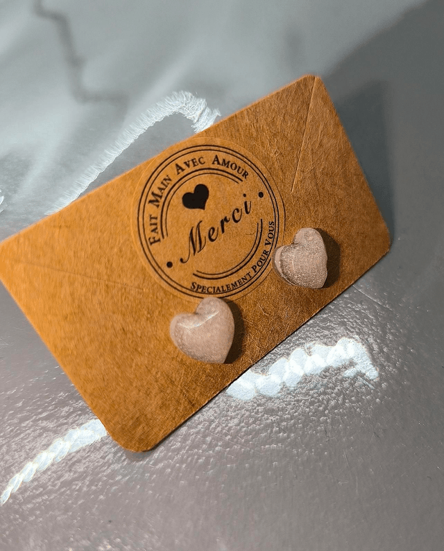 Petites boucles d'oreilles coeur blanc galaxy 