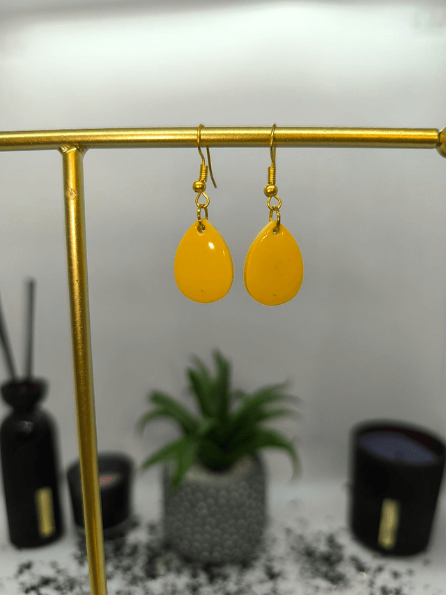 Boucles d'oreilles goutte jaune pastel 
