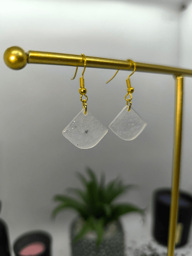 Boucles d'oreilles triangle blanc nacré 