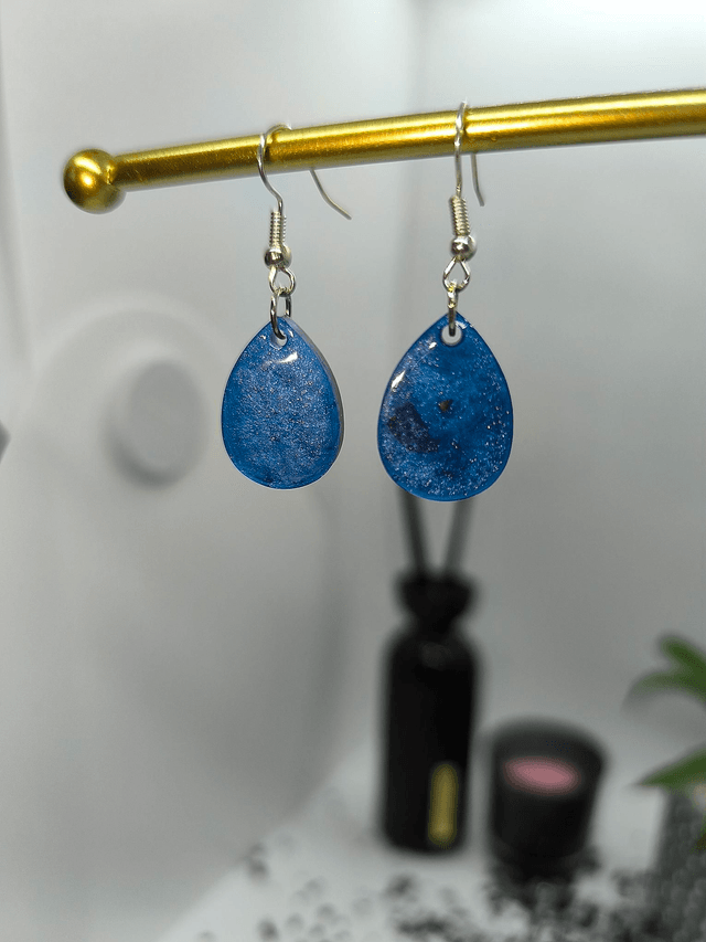 Boucles d'oreilles goutte bleu foncé nacré (pétales de rose) 