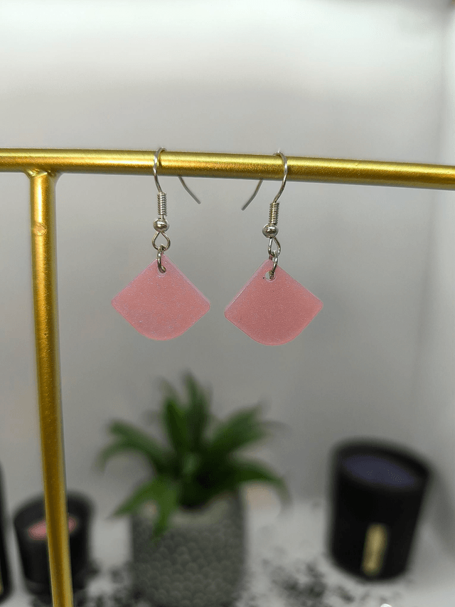 Boucles d'oreilles triangle rose nacré 