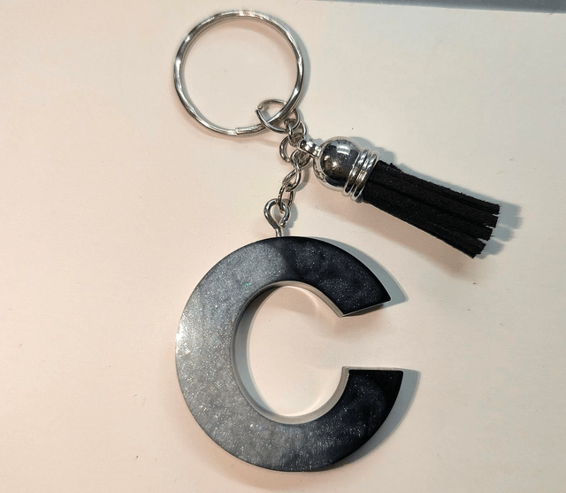 Porte clés initiale "C" noir et blanc nacré 