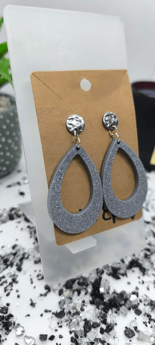 Boucles d'oreilles grise pailletée 