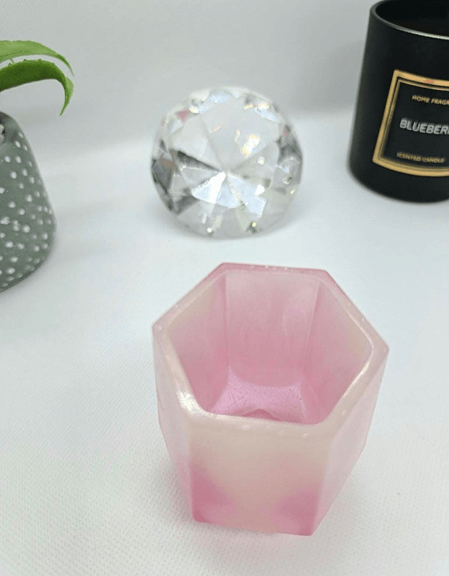Petit pot à crayon rose et blanc fumée