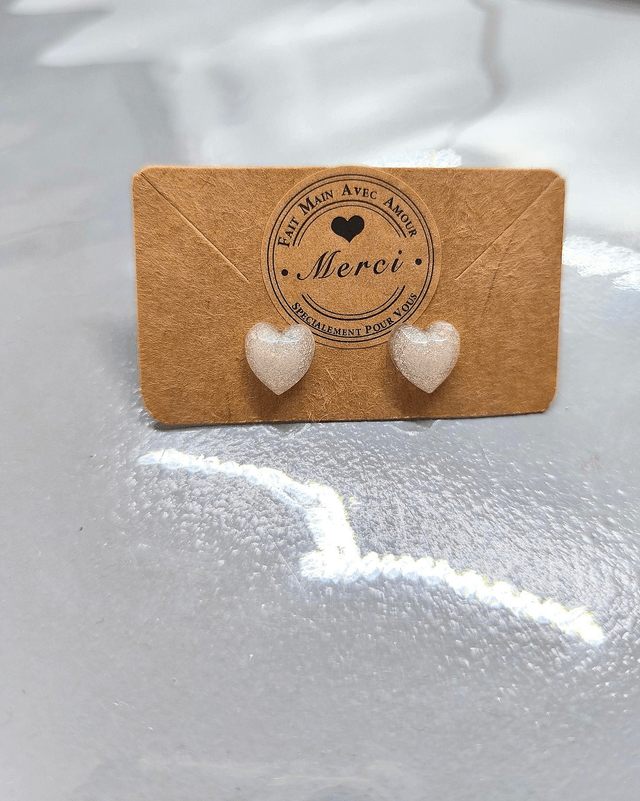 Petites boucles d'oreilles coeur blanc galaxy 