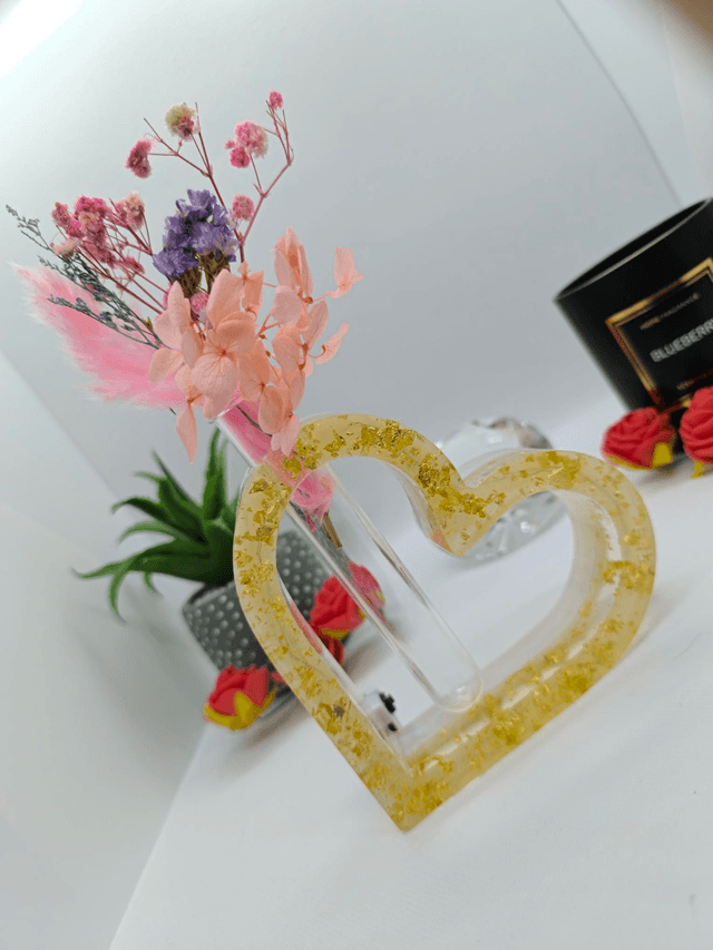 Vase coeur lumineux feuilles d'or 