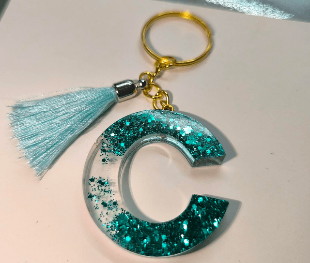 Porte clés initiale "C" pailleté bleu vert 