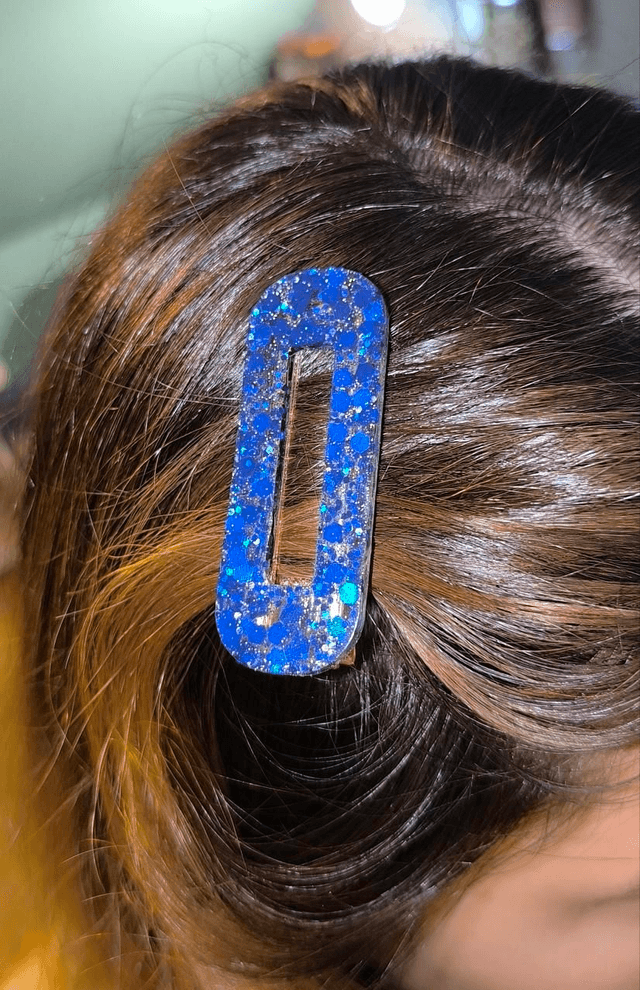 Barrette à cheveux rectangle bleu nuit transparent pailletté 