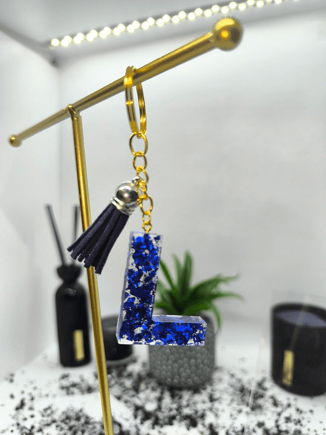 Porte clés initiale "L" feuilles bleu foncé 