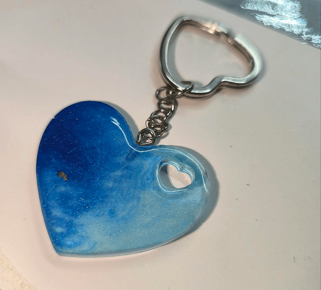 Porte clés coeur bicolore bleu 