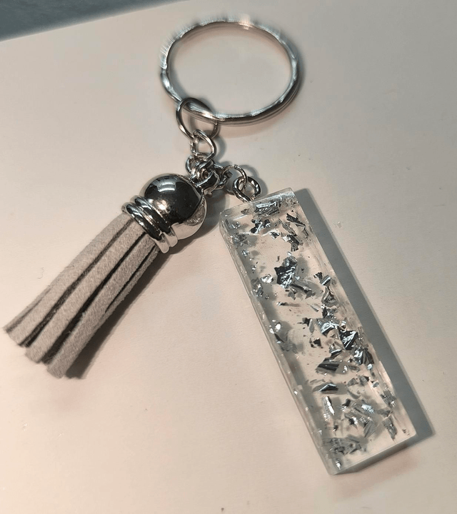 Porte clés initiale "I" feuilles argentées 