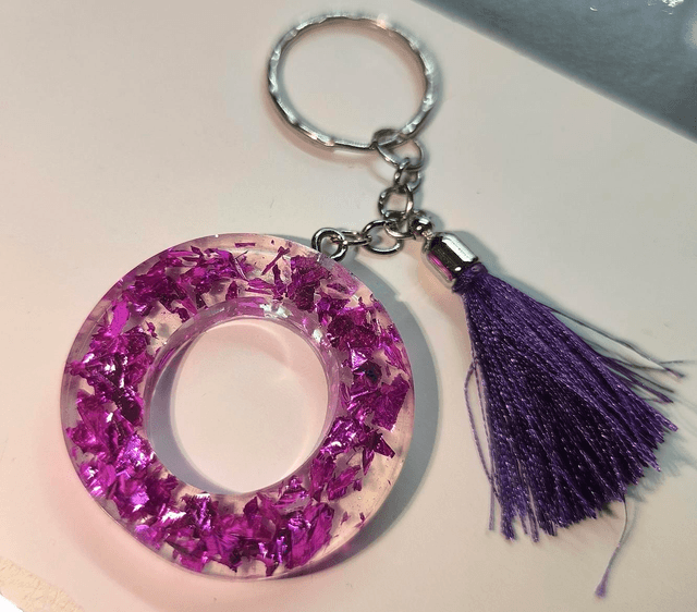 Porte clés initiale "O" feuilles rose fuschia 