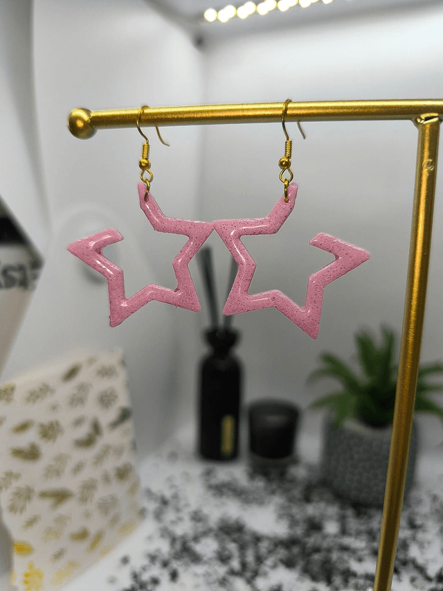 Boucles d'oreilles étoile rose nacré effet perforé 