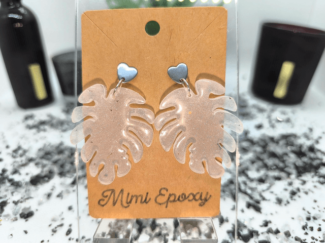Boucles d'oreilles feuille blanc nacré et pétales de rose 