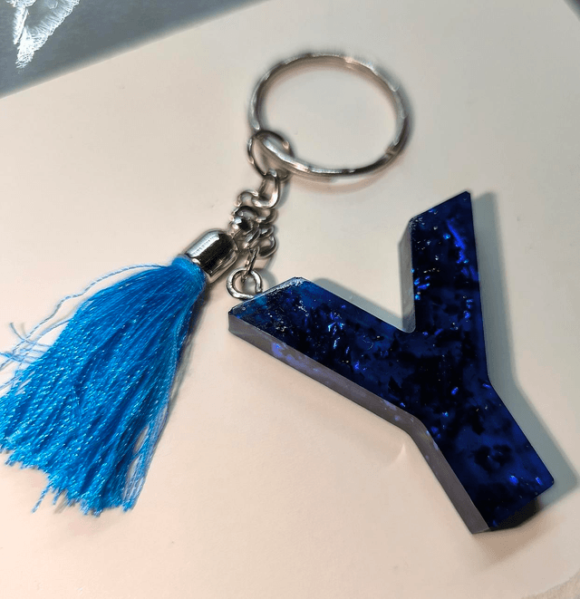 Porte clés initiale "Y" bleu nuit et feuilles bleu 