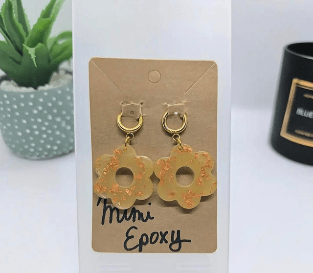 Boucles d'oreilles fleur dorée 