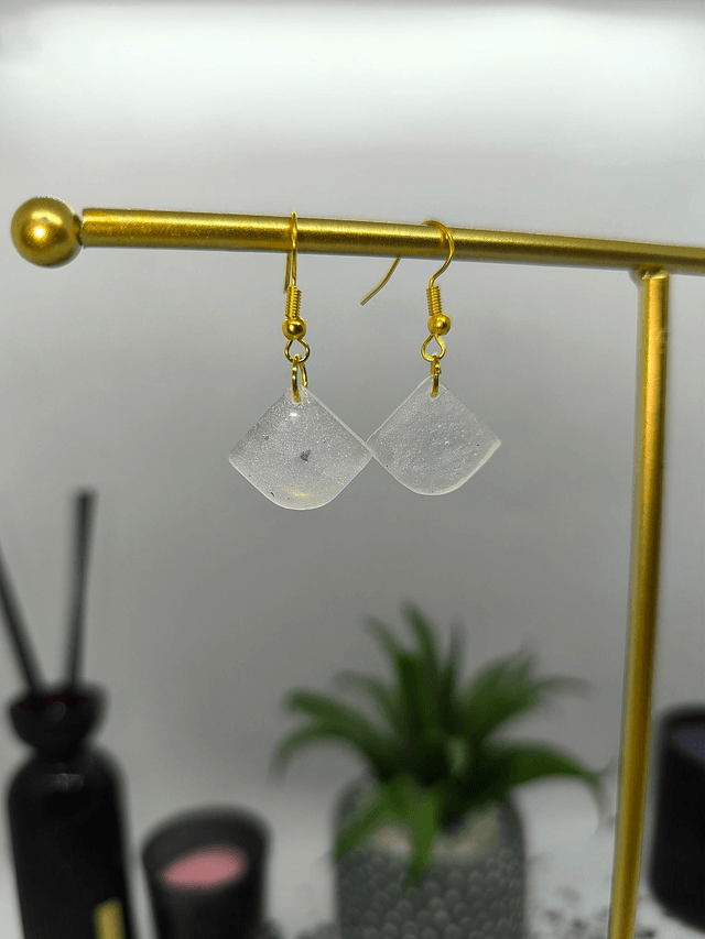 Boucles d'oreilles triangle blanc nacré 