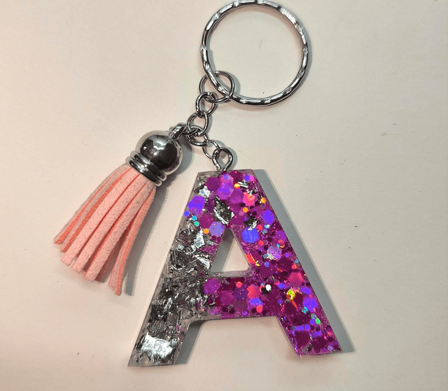 Porte clés initiale "A" rose pailletté et feuilles argentées 