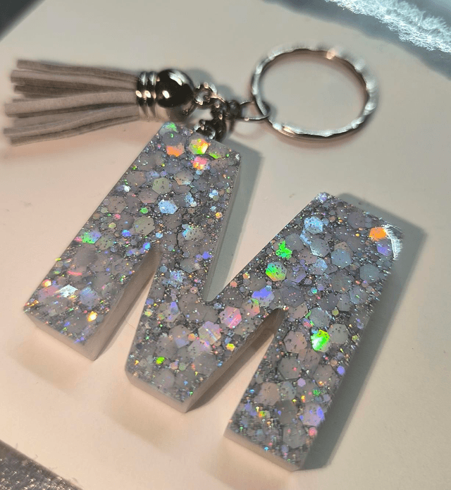 Porte clés initiale "M" argenté holographique 