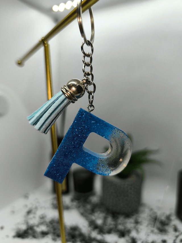 Porte clés initiale "P" transparent et bleu pailletté 
