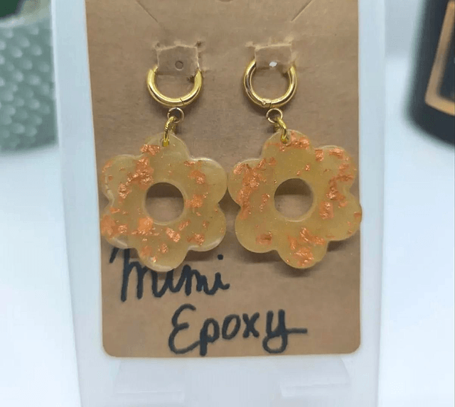 Boucles d'oreilles fleur dorée 