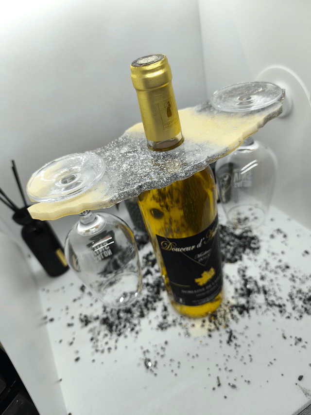 Support bouteille + verre blanc et feuilles argentées 