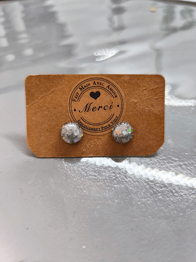 Petites boucles d'oreilles ronde argenté holographique 