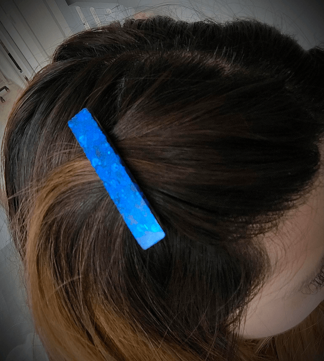 Barrette à cheveux plate bleu nuit intense pailletté 