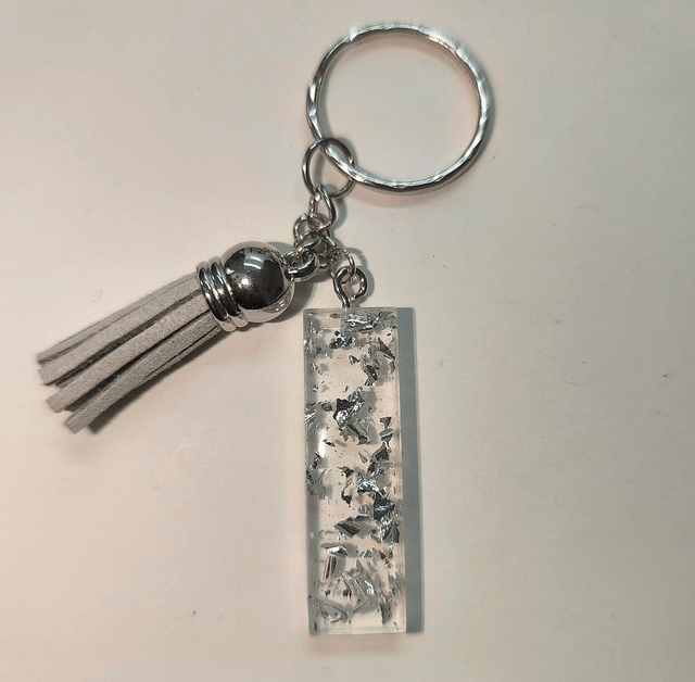 Porte clés initiale "I" feuilles argentées 