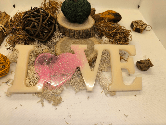 Décoration "LOVE" beige et rose pailletté 