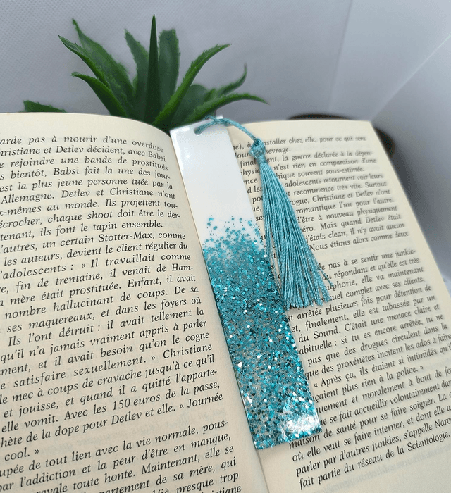Marque page bicolore turquoise pailleté et blanc 