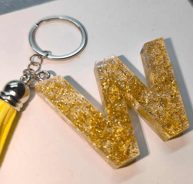 Porte clés initiale "W" doré et feuilles d'or 