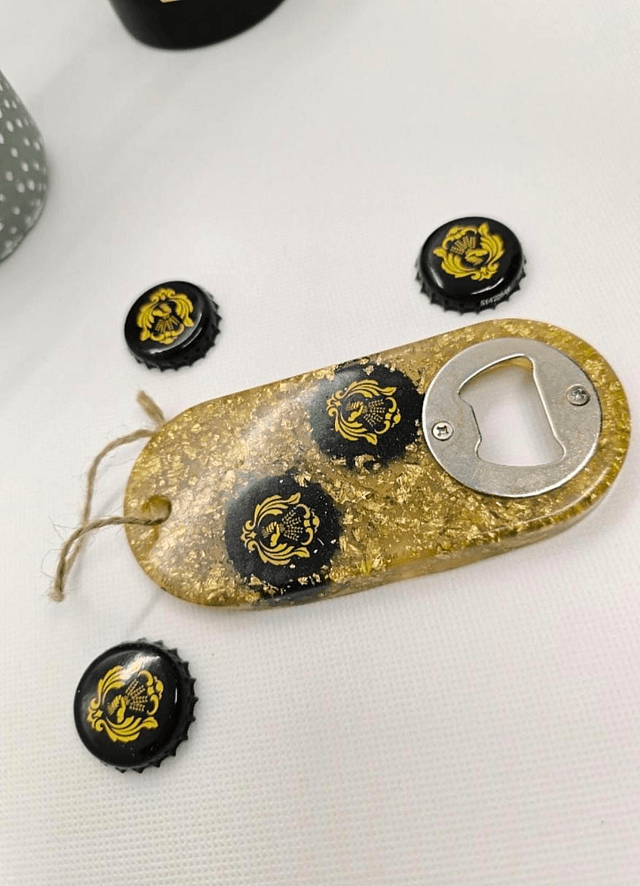 Décapsuleur avec incrustation feuilles d'or 