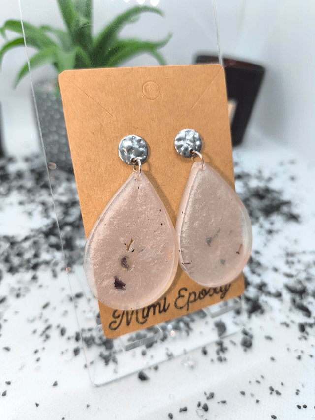 Boucles d'oreilles grande goutte blanc nacré et pétales de rose 