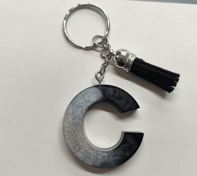 Porte clés initiale &quot;C&quot; noir et blanc nacré 