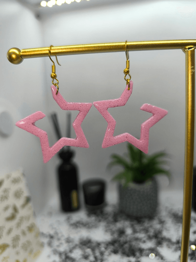 Boucles d&#039;oreilles étoile rose nacré effet perforé 