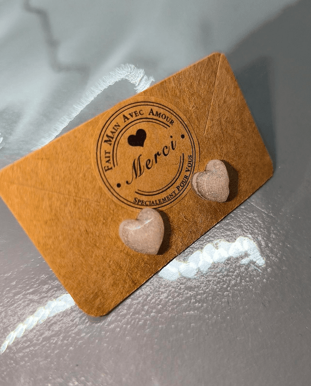Petites boucles d&#039;oreilles coeur blanc galaxy 