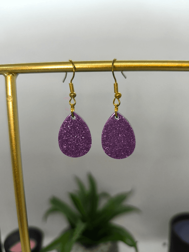 Boucles d&#039;oreilles goutte mauve pailletté 