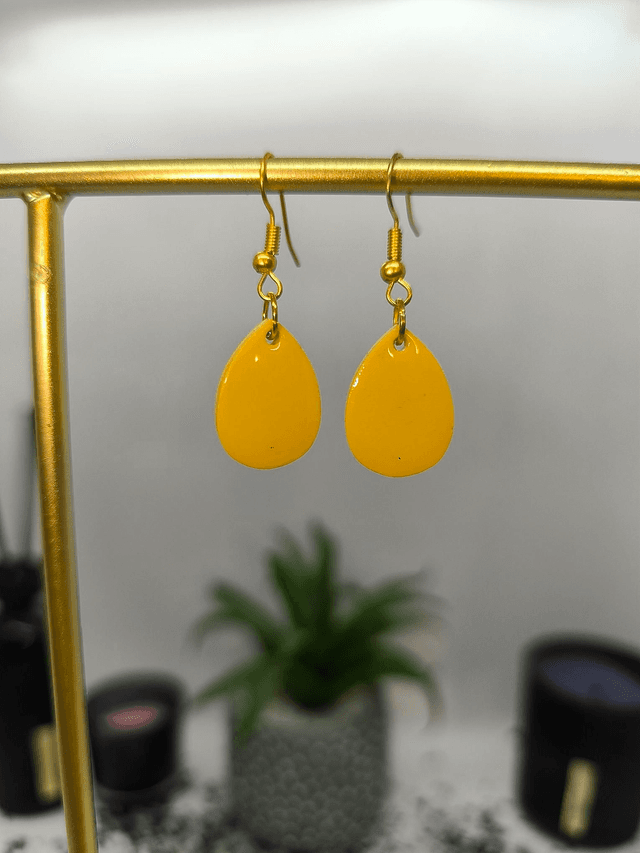 Boucles d&#039;oreilles goutte jaune pastel 
